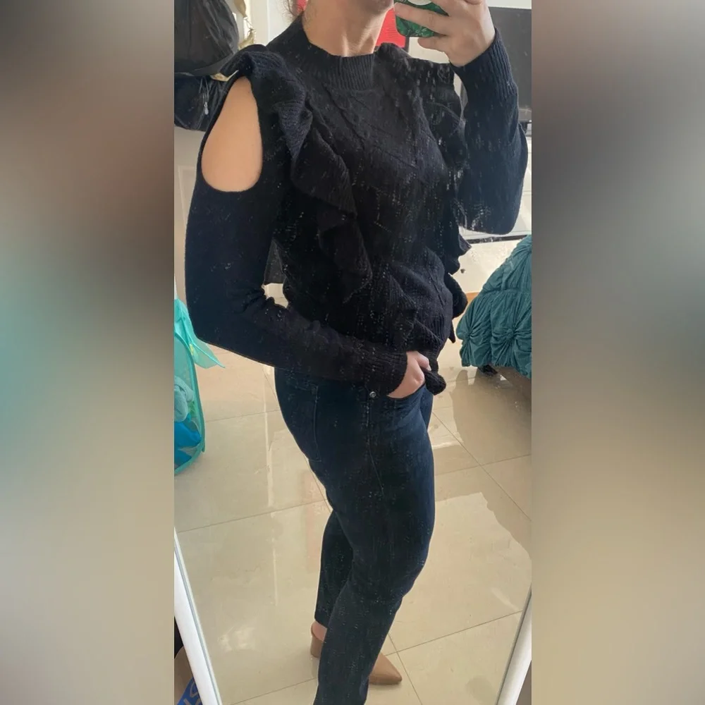 Cut out ruffle trim cable knit‎ sweater